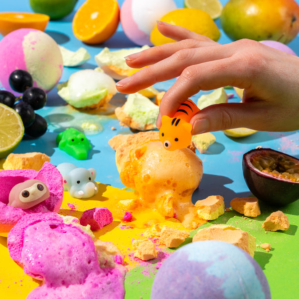 6 fruit-scented bath bombs with surprise squishy fidget toys inside, ideal for sensory play and stress-free bathtimes